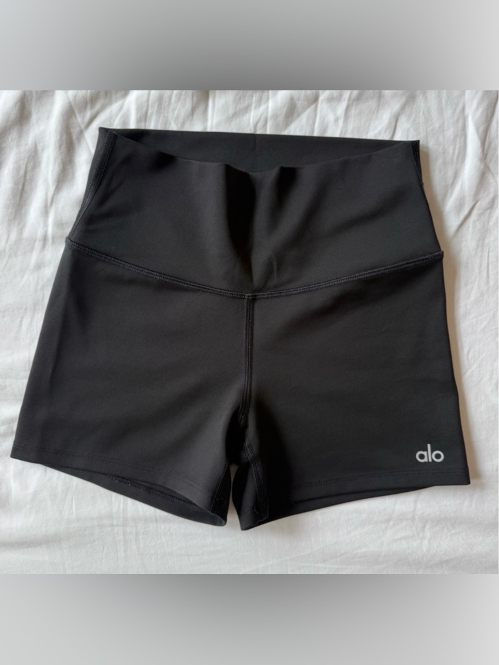 Alo Yoga Airlift Black High-waist 3” Shorts sz S